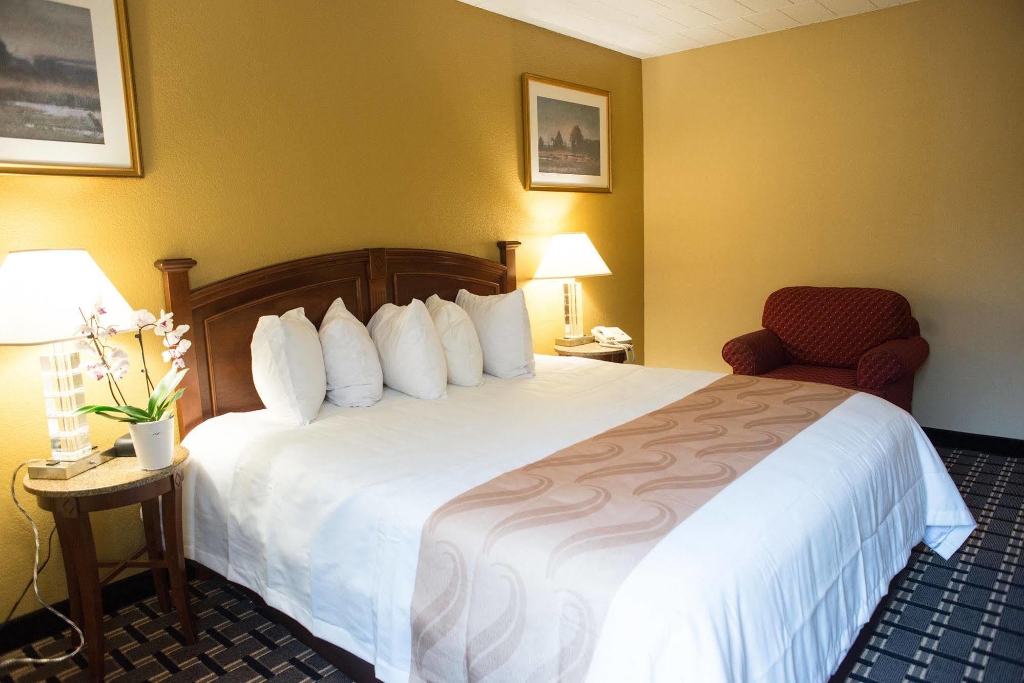 Quality Inn New Kensington Bagian luar foto
