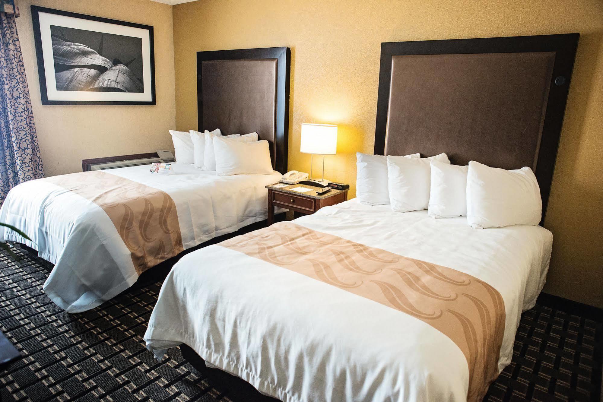 Quality Inn New Kensington Bagian luar foto