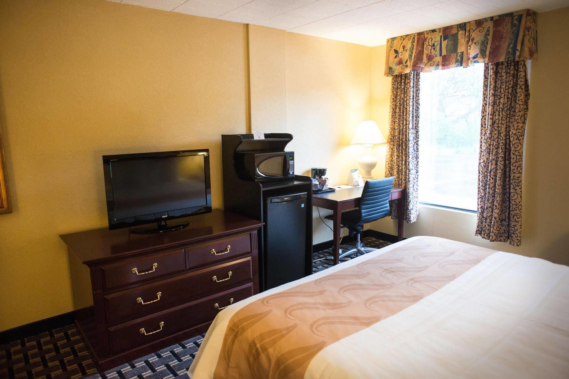Quality Inn New Kensington Bagian luar foto