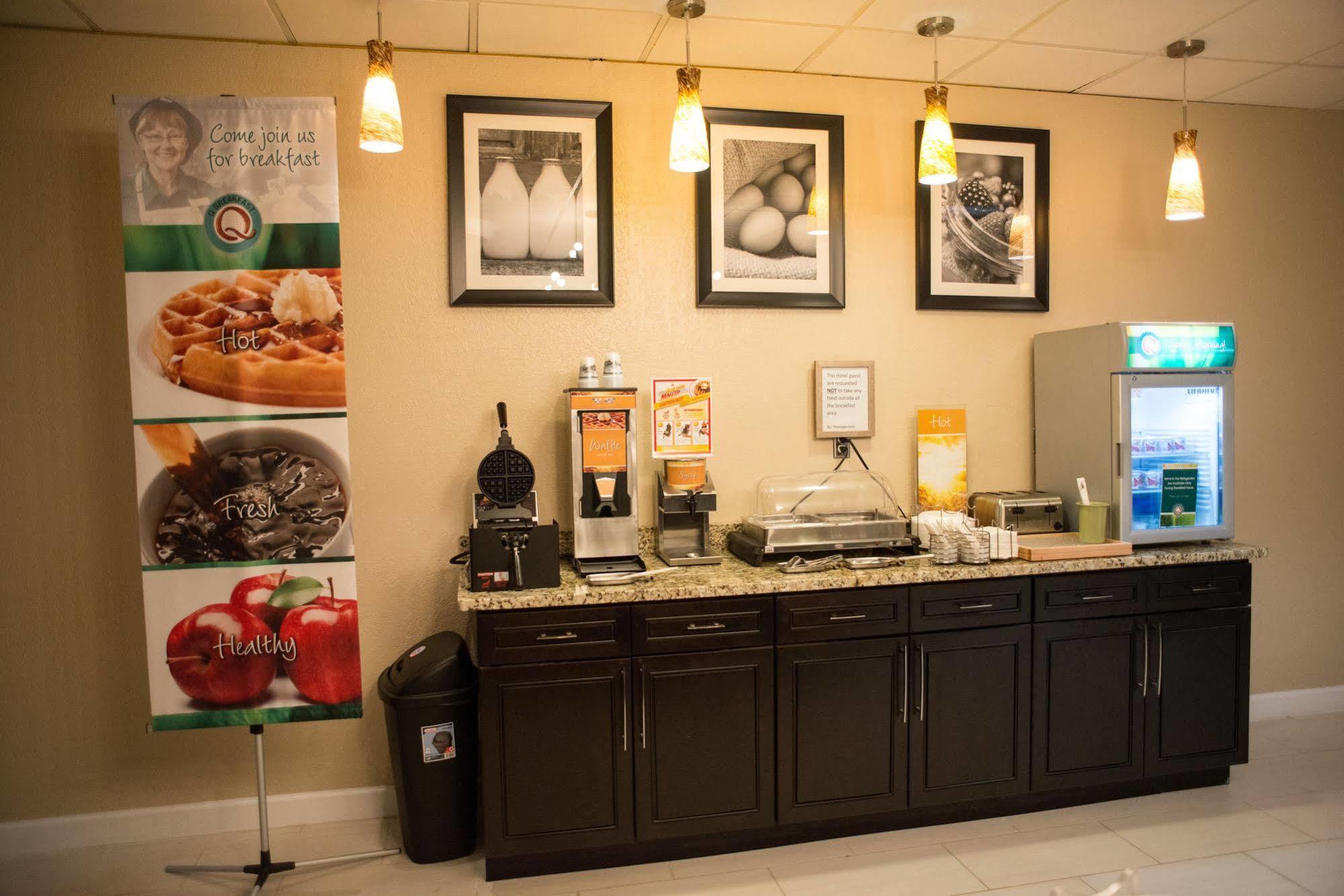 Quality Inn New Kensington Bagian luar foto